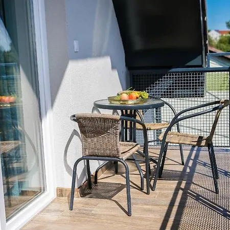 Balkon Apartmanhaz Panzio * Balatonfured