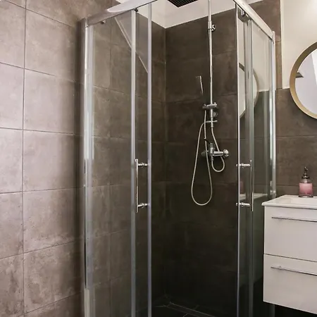 Balkon Apartmanhaz Panzio Bed and Breakfast