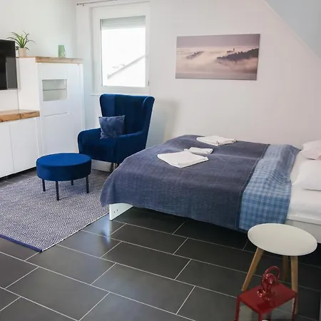 Balkon Apartmanhaz Panzio Couette-café