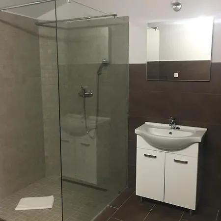 Balkon Apartmanhaz Panzio 3*