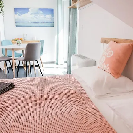 Balkon Apartmanhaz Panzio Couette-café Balatonfüred