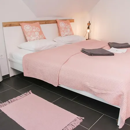 Balkon Apartmanhaz Panzio Balatonfured