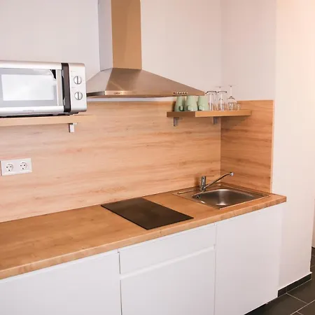 Balkon Apartmanhaz Panzio Couette-café
