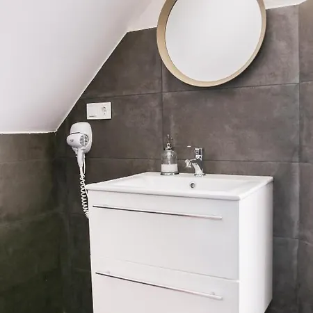 Balkon Apartmanhaz Panzio Couette-café 3*