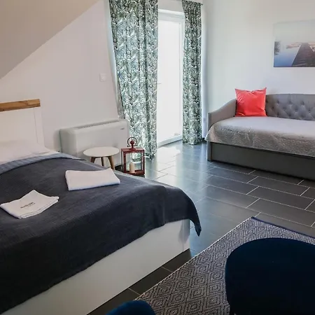 Balkon Apartmanhaz Panzio Couette-café Balatonfüred