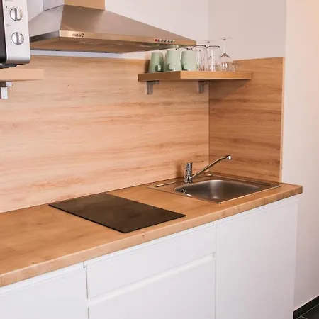 Balkon Apartmanhaz Panzio 3*