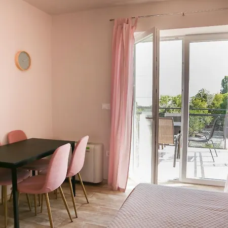 Balkon Apartmanhaz Panzio * Балатонфюред