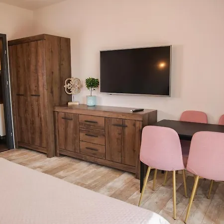 Balkon Apartmanhaz Panzio Bed & Breakfast