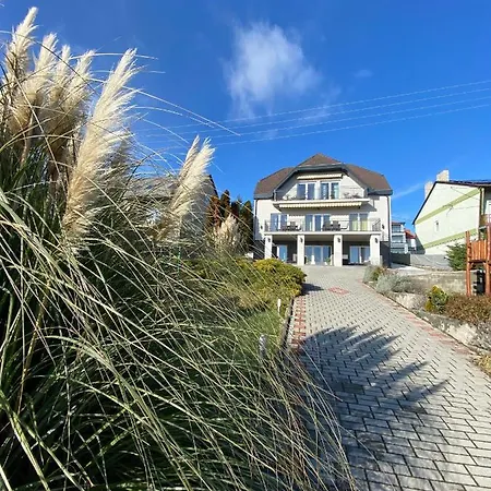 Balkon Apartmanhaz Panzio * Balatonfured