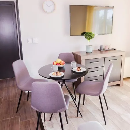 Balkon Apartmanhaz Panzio Bed & Breakfast