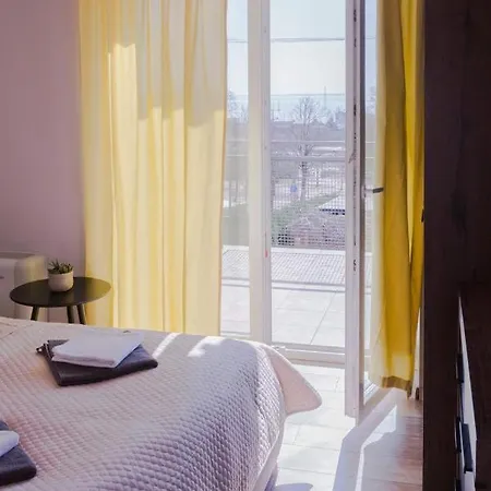 Balkon Apartmanhaz Panzio * Balatonfured