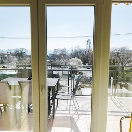Balkon Apartmanhaz Panzio * Balatonfured