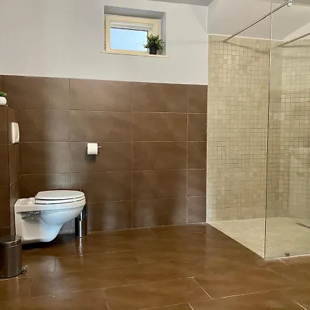 Balkon Apartmanhaz Panzio 3*