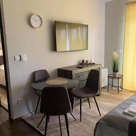 Balkon Apartmanhaz Panzio * Balatonfured