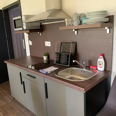 Balkon Apartmanhaz Panzio Bed & Breakfast