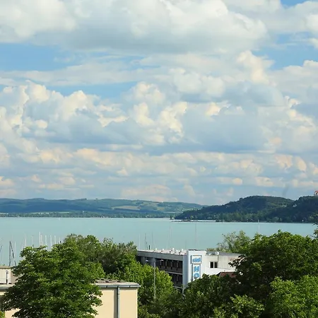 Balkon Apartmanhaz Panzio Bed & Breakfast Balatonfured