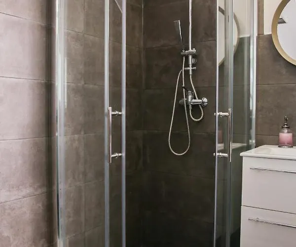 Balkon Apartmanhaz Panzio Couette-café Balatonfüred