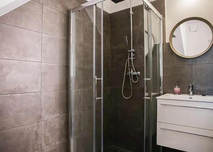 Balkon Apartmanhaz Panzio Bed & Breakfast