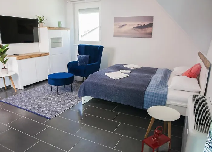 Balkon Apartmanhaz Panzio Bed & Breakfast