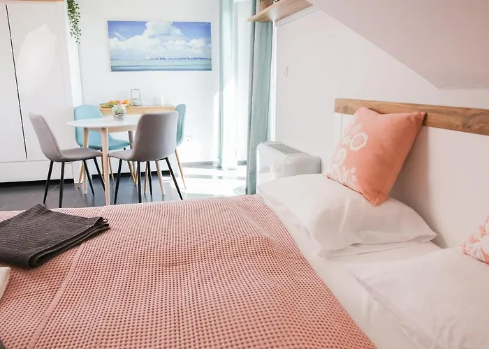 Balkon Apartmanhaz Panzio Couette-café Balatonfüred