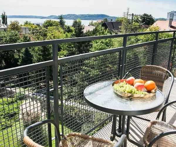 Balkon Apartmanhaz Panzio Couette-café