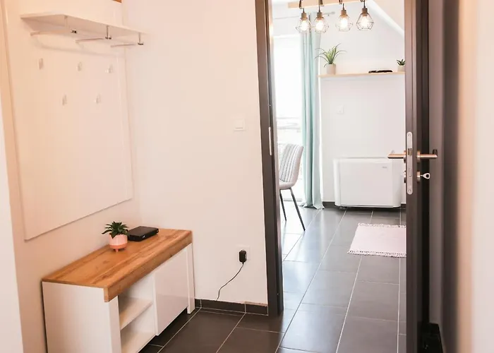 Balkon Apartmanhaz Panzio Couette-café 3*