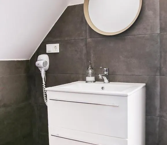 Balkon Apartmanhaz Panzio Couette-café 3*