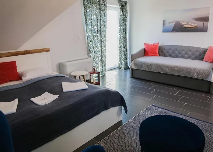 Balkon Apartmanhaz Panzio Couette-café Balatonfüred