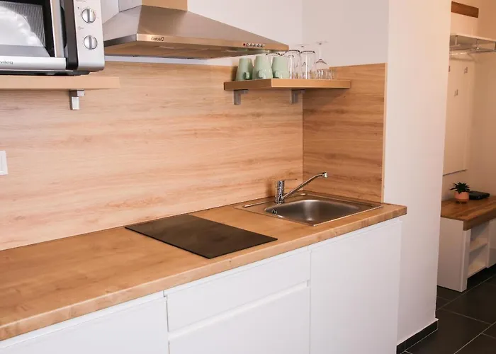 Balkon Apartmanhaz Panzio 3*