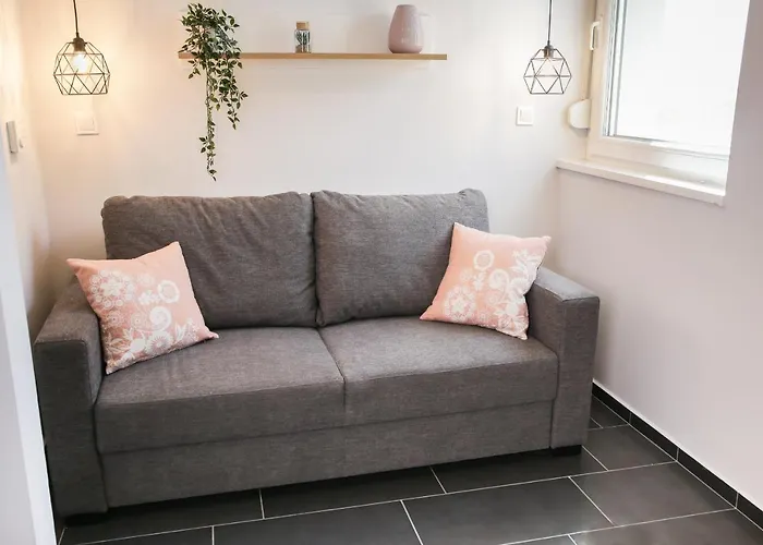 Balkon Apartmanhaz Panzio Couette-café Balatonfüred