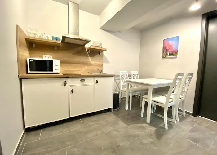 Balkon Apartmanhaz Panzio Couette-café